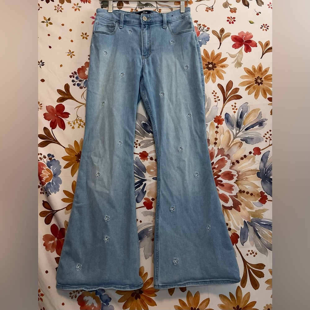 Hollister 29P/30P Daisy Embroidered Light Wash Flare Spring Summer Jeans